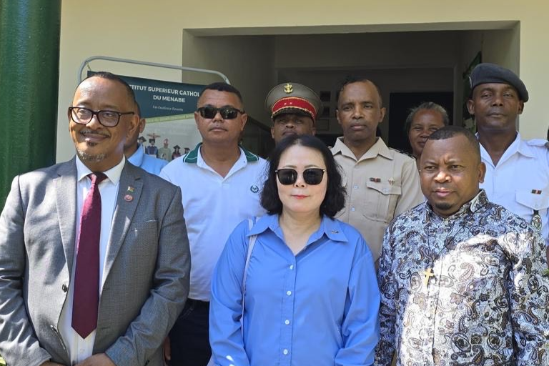 Visite au complexe rizicole à Morondava et à l'Institut Supérieur Catholique de Menabe (ISCAMEN) (le 18 décembre)